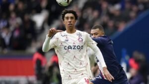 Leny Yoro Segera Tes Medis di MU: Benarkah Bek Muda Ini Bakal Jadi Game Changer?