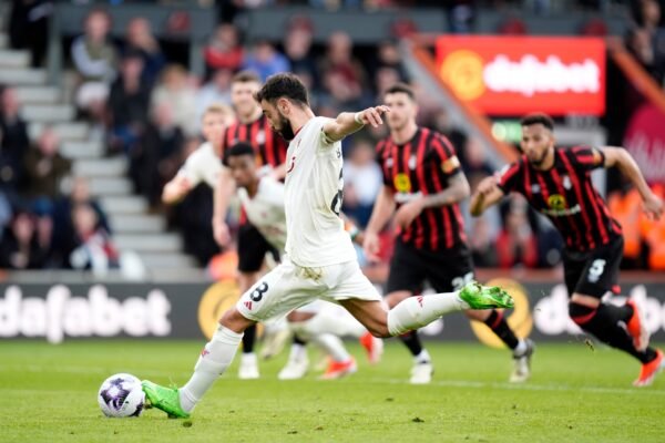 Drama 96 Menit: Højlund Jadi Pahlawan, Man United Selamat dari Malu di Bournemouth