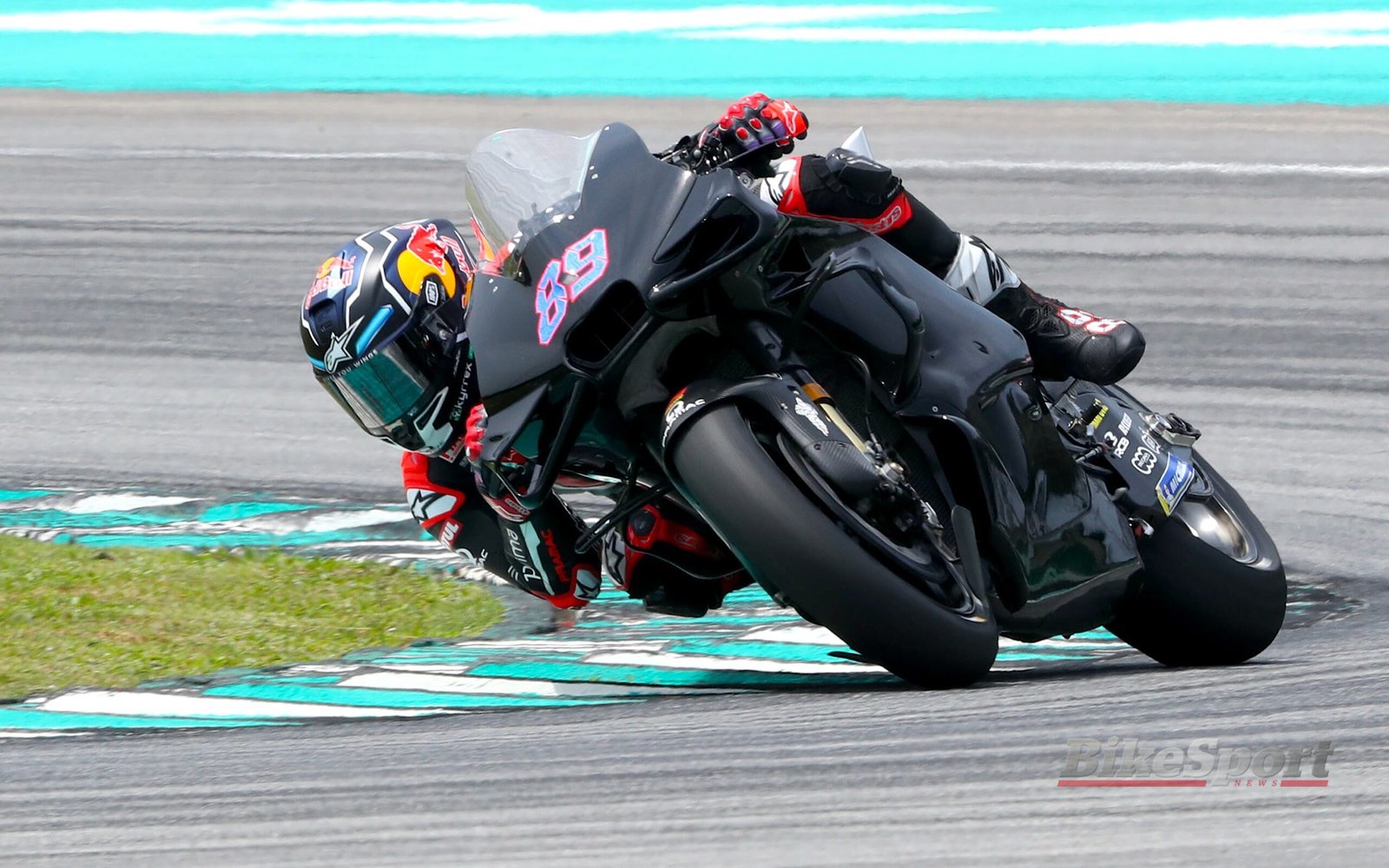 Pembalap MotoGP menjalani tes pramusim di Sirkuit Sepang Malaysia