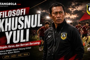 Poster tentang filosofi Khusnul Yuli di Malang United yang menekankan disiplin, kerja keras, dan keberanian bersaing