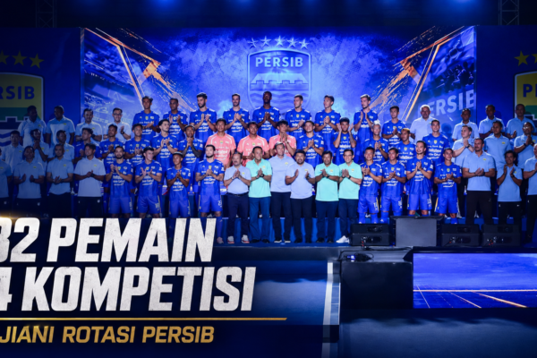 Skuad Persib Bandung dalam peluncuran tim musim 2026/27 dengan grafis 32 pemain untuk empat kompetisi.