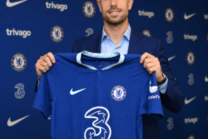 Jordan Henderson diperkenalkan sebagai pemain baru Chelsea setelah menandatangani kontrak dua tahun.