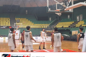 Para pemain Dewa United Banten berlatih di lapangan basket pada 23 Oktober 2026.