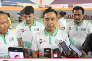 Wawancara di GOR pada pembukaan Kejurprov Voli U-19 Jawa Timur di Jombang.