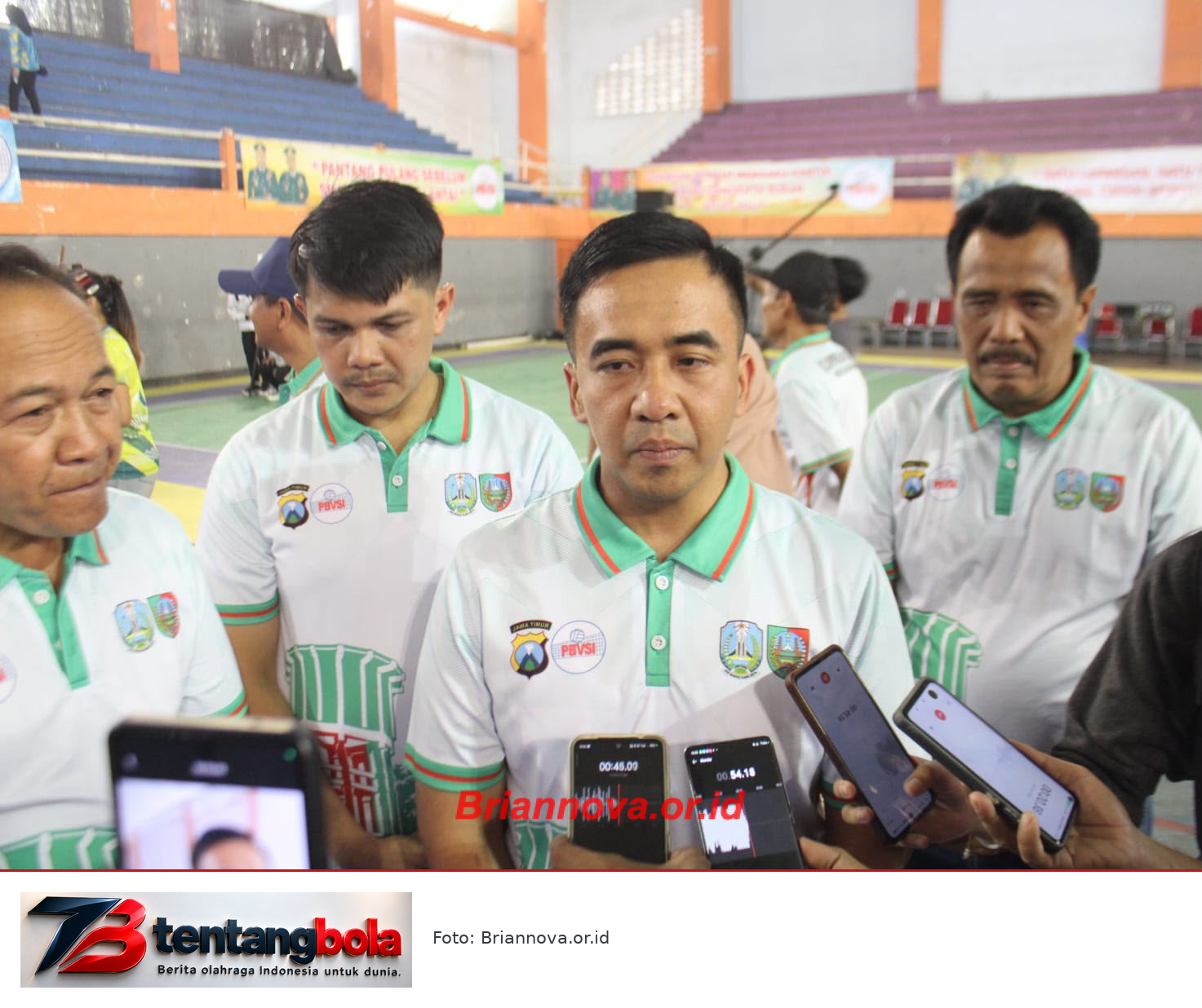 Wawancara di GOR pada pembukaan Kejurprov Voli U-19 Jawa Timur di Jombang.