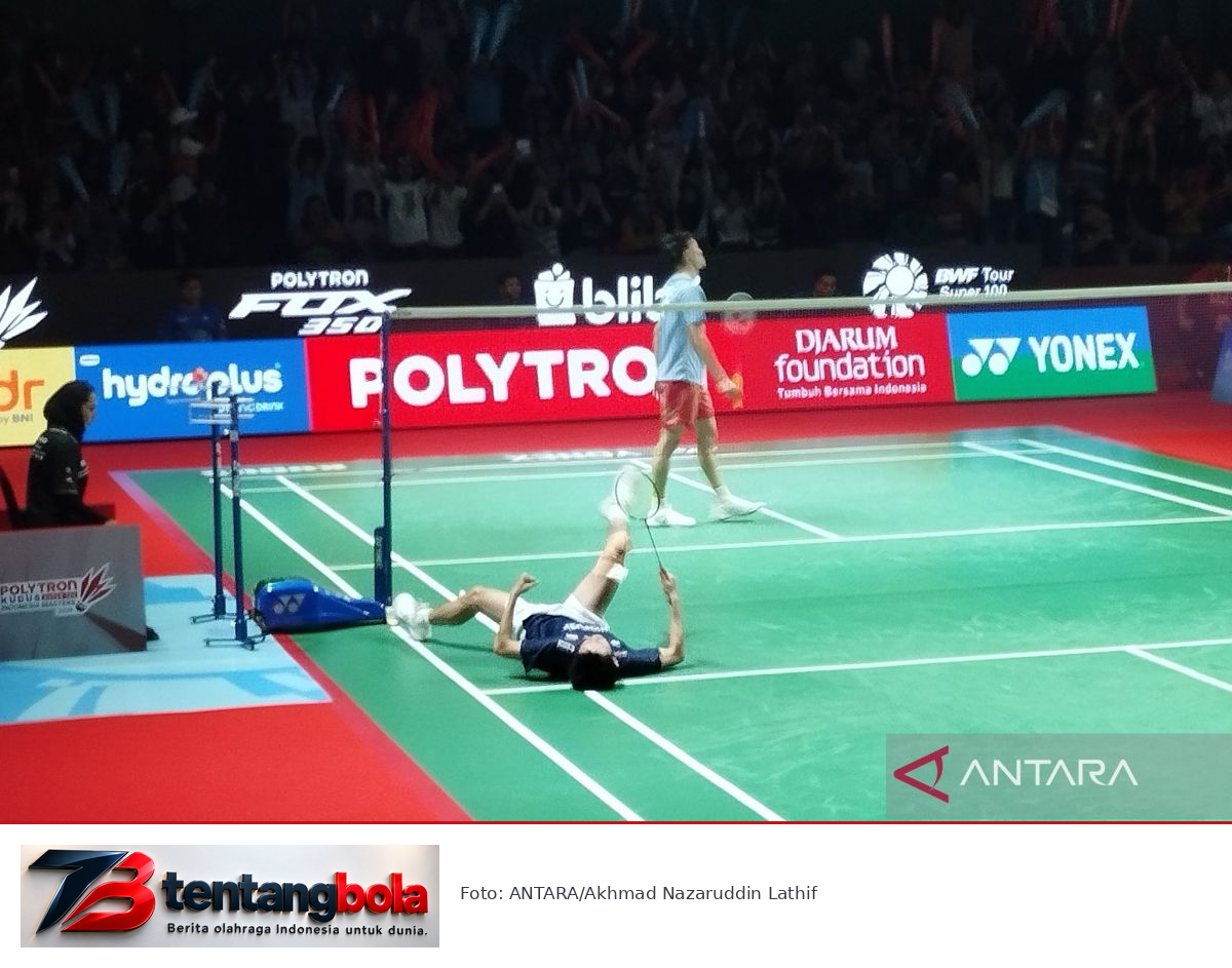Richie Duta Richardo berselebrasi di lapangan setelah semifinal Kudus Indonesia Masters.