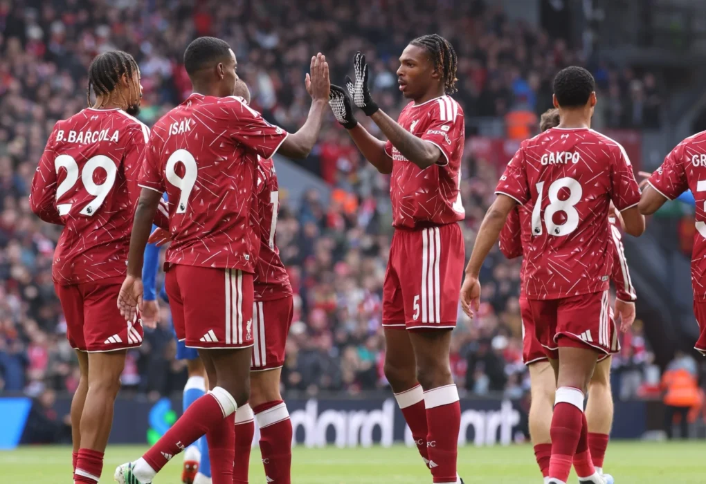 Para pemain Liverpool merayakan gol saat menghadapi Brighton di Anfield, 25 Oktober 2026.