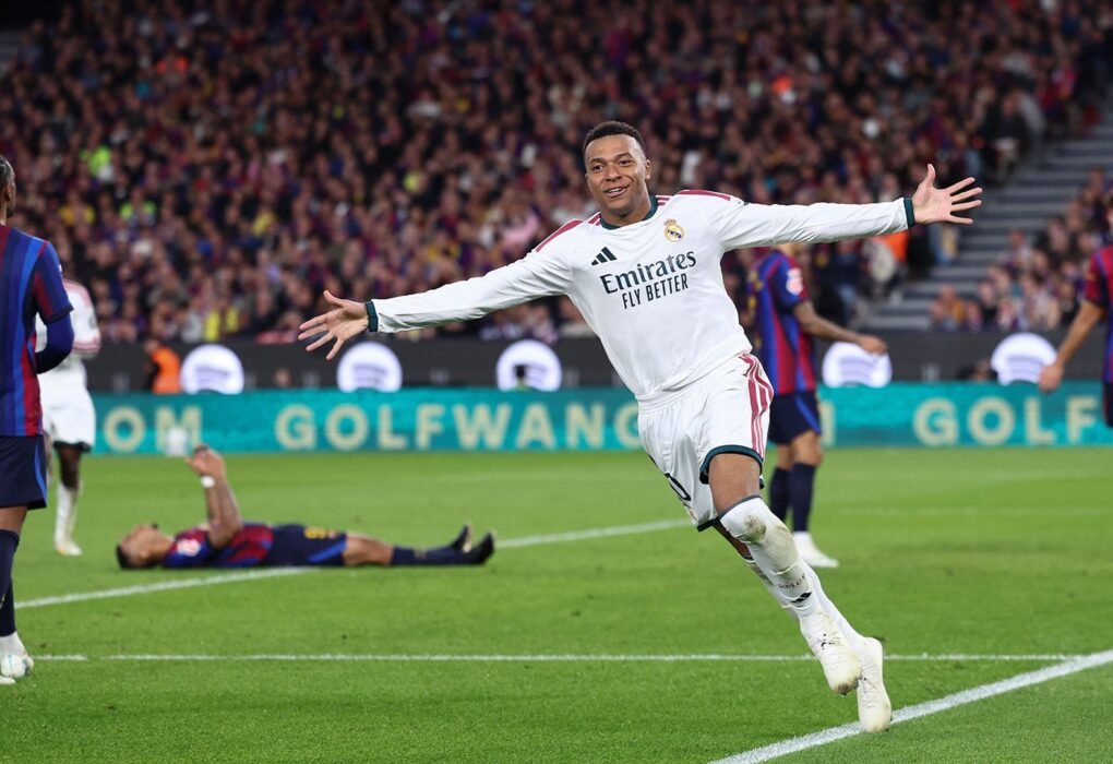 Kylian Mbappe merayakan gol Real Madrid dalam El Clasico melawan Barcelona.