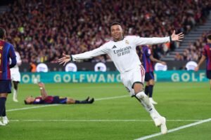 Kylian Mbappe merayakan gol Real Madrid dalam El Clasico melawan Barcelona.